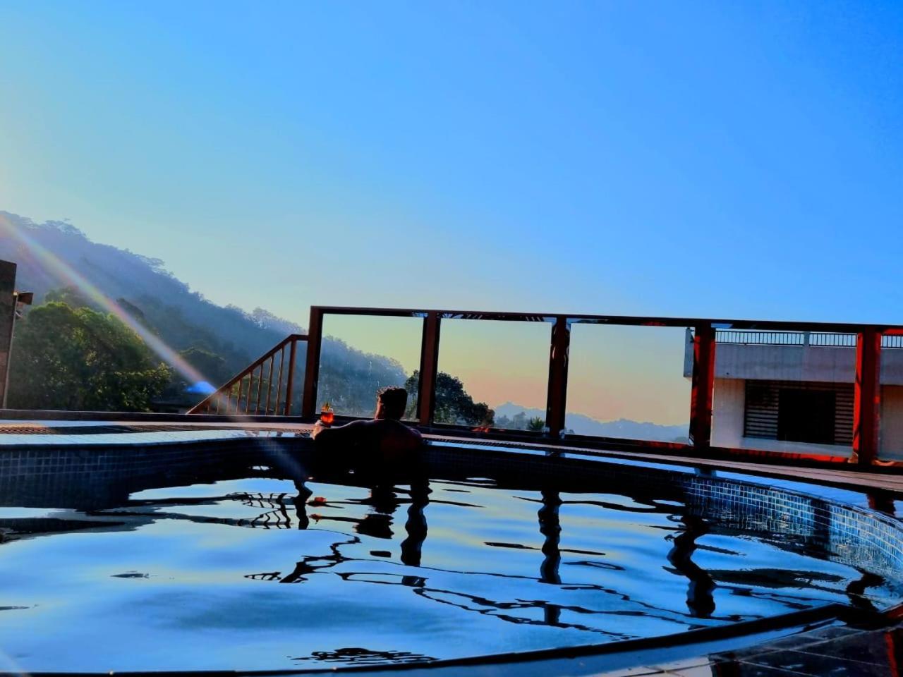 Manthra Leisure Hotel Kandy Eksteriør billede